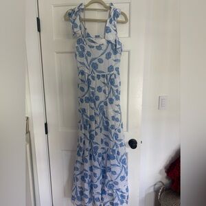 Maxi length and so gorgeous. Ties on shoulder are adjustable